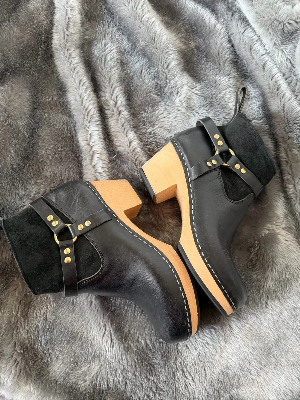 Swedish Hasbeens sherpa harness booties